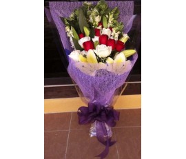 F20 YELLOW LILIES WITH MIXED FLOWER BOUQUET